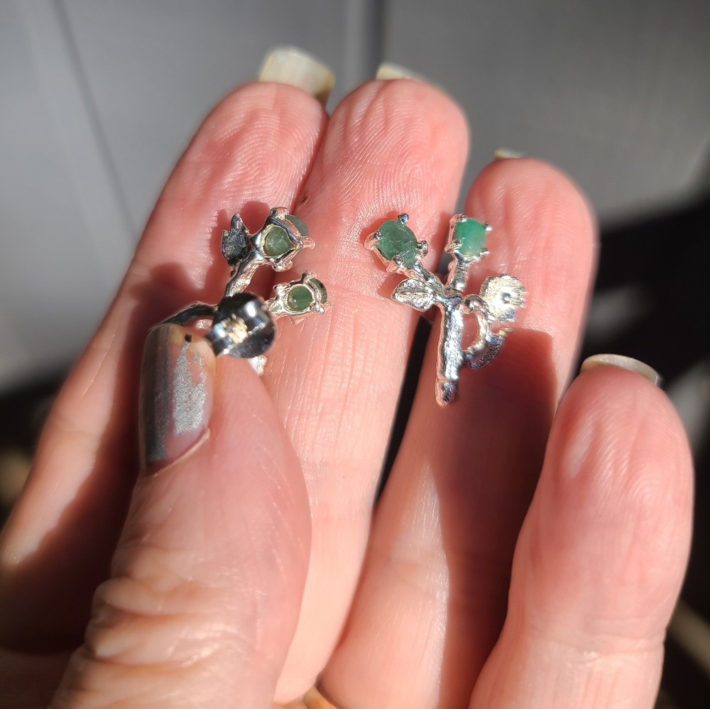 Emerald Sterling floral earrings - Picture 5 of 9